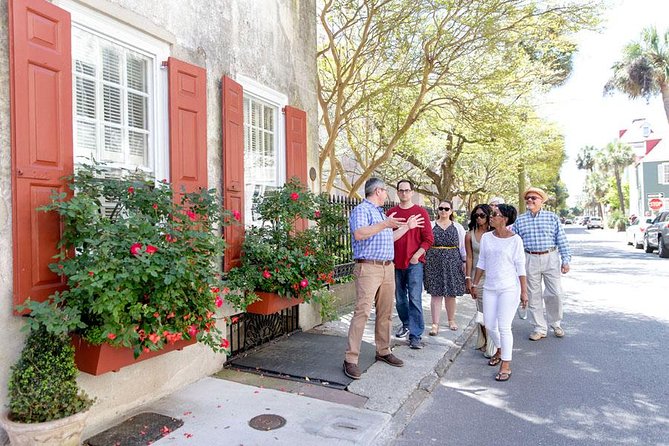 Historic Charleston Walking Tour: Rainbow Row, Churches, and More - Mansions, single houses, and ironwork
