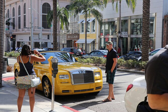 Hollywood and Celebrity Homes Bus Tour - Guides can make or break the ride