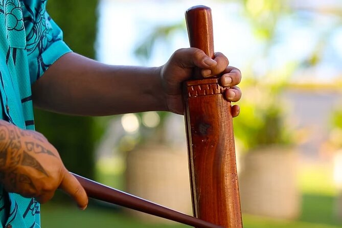 Honolulu: Ka Moana Lūʻau at Aloha Tower – Oceanfront Luau Show - The island-style buffet at 6 p.m.