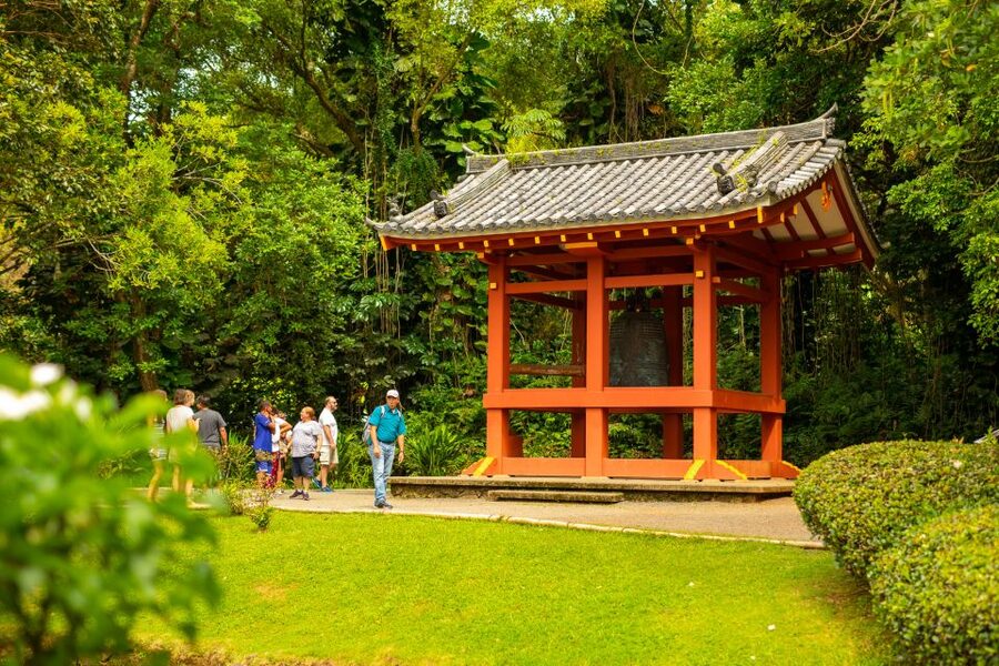 Honolulu: Oahu Island Full-Day Guided Tour by Bus with Lunch - Byodo-In Temple offers a quiet cultural pause