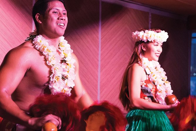 Honolulu: Pacific Star Sunset Dinner Cruise and Show - A sunset cruise with a big Honolulu welcome