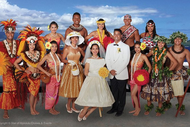 Honolulu: Three Star Deluxe Sunset Dinner Cruise and Show - Service depends on the night and the section