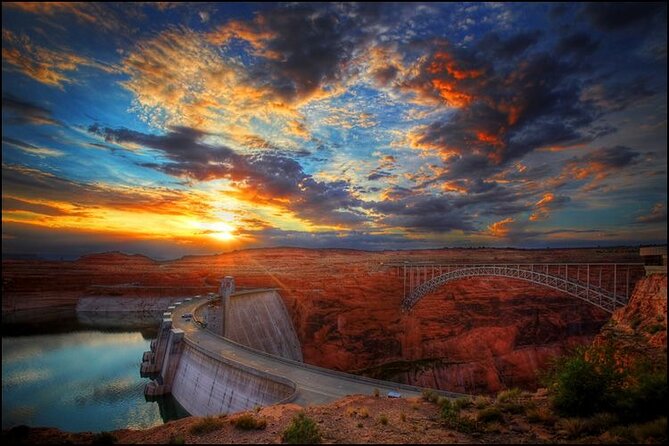 Hoover Dam Comedy Tour with Lunch and Comedy Club Tickets - Inside Hoover Dam: Generators, Tunnels, and the Powerplant