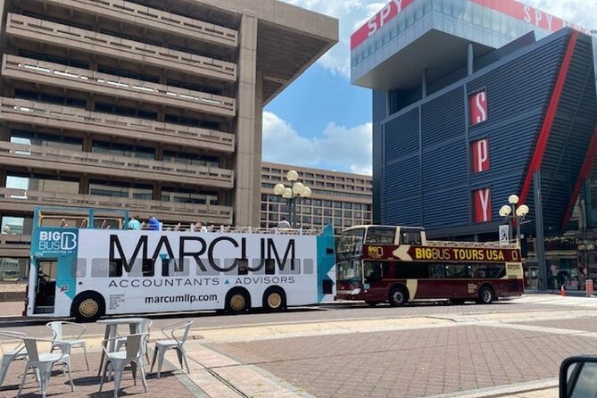 Hop-on Hop-off Sightseeing Tour by Open-top Bus with 18 Stops - Stops 16 through 18: the White House and downtown Washington