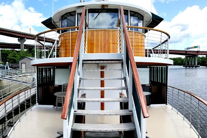 Hudson River Sightseeing Cruise from Albany - What this Albany cruise actually feels like