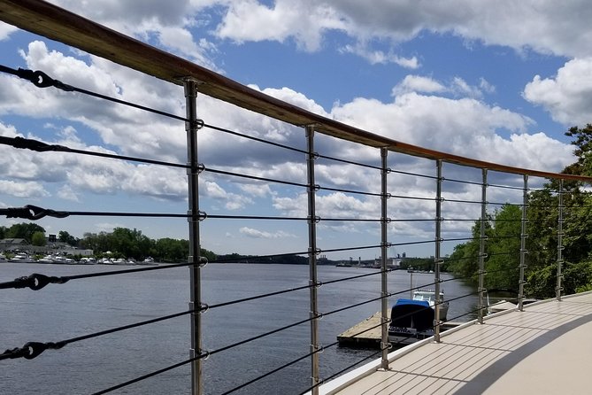 Hudson River Sightseeing Cruise from Albany - Albany’s skyline makes more sense from the water