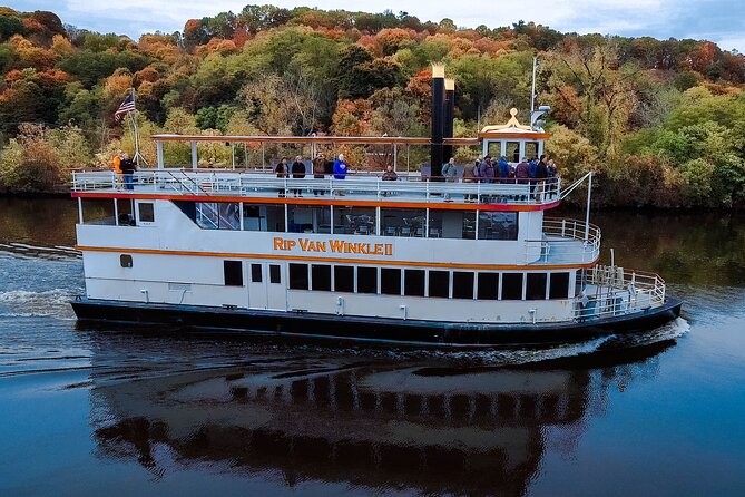 Hudson River Sightseeing Cruise from Kingston - The narration brings the shoreline into focus