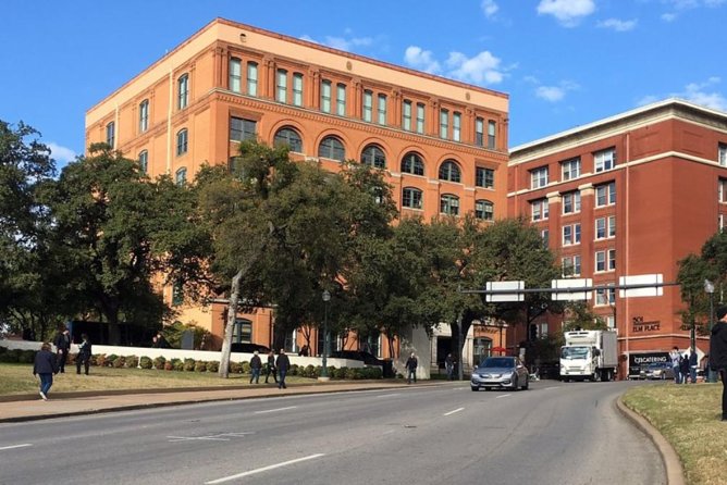JFK Assassination and Museum Tour with Lee Harvey Oswald Rooming House - Reading Dealey Plaza and the Grassy Knoll