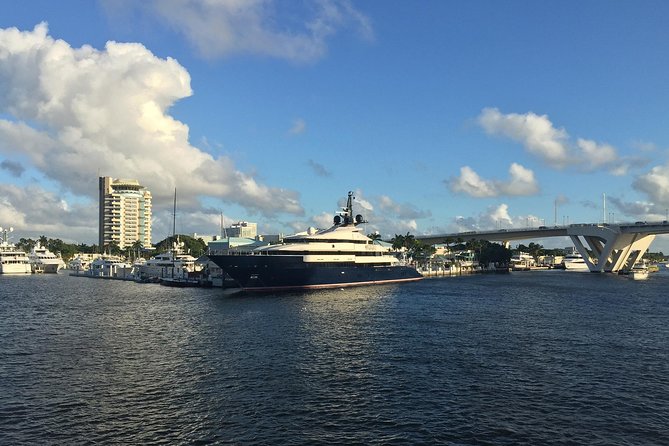 Jungle Queen Riverboat 90-Minute Narrated Sightseeing Cruise in Fort Lauderdale - Guides who make the difference