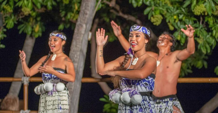 Kailua-Kona: Voyagers of the Pacific Luau with Buffet Dinner - The buffet: familiar comfort food with Big Island touches