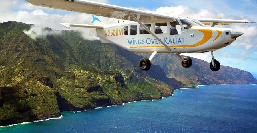 Kauai: Air Tour of Na Pali Coast, Entire Island of Kauai - The Na Pali Coast arrives with a dramatic change