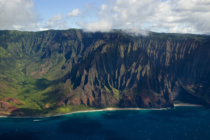 Kauai Airplane Tour: Na Pali Coast, Waterfalls & Window Seats - Boarding at Lihue Airport