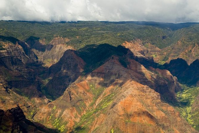 Kauai Airplane Tour: Na Pali Coast, Waterfalls & Window Seats - The pilot and the pace of the flight