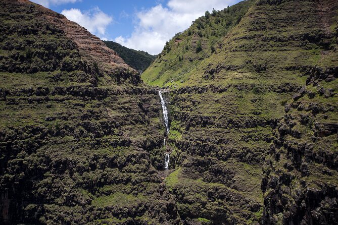 Kauai Deluxe Waterfall Safari: Helicopter Tour - Waimea Canyon and the red western mountains