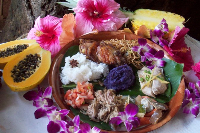Kauai: Luau Kalamaku with Buffet Dinner and Show - Lei greetings, drinks, and the pre-show hour
