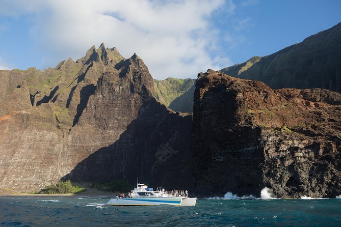 Kauai: Na Pali Sunset & Sightsee Boat Tour - Watching the Na Pali cliffs rise from the sea