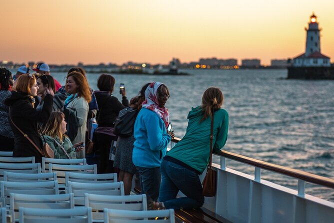 Lake Michigan Sunset Cruise in Chicago - Who Will Enjoy This Evening Best?
