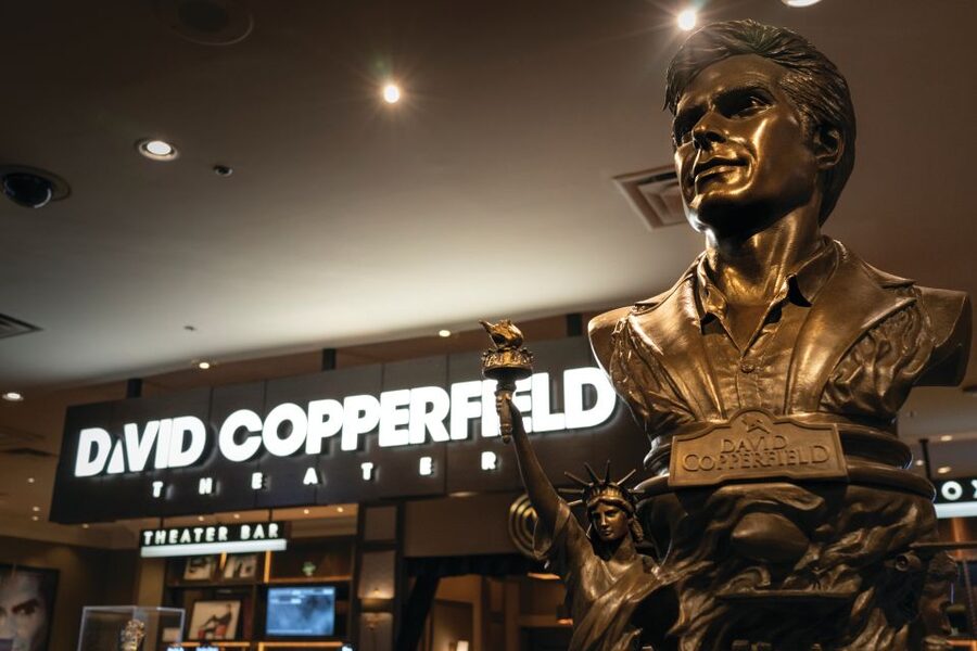 Las Vegas: David Copperfield at the MGM Grand - The opening mix of stories and close-up magic