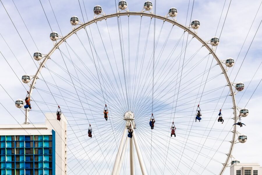 Las Vegas: FLY LINQ Zipline Ticket - Safety checks and the choice of riding position