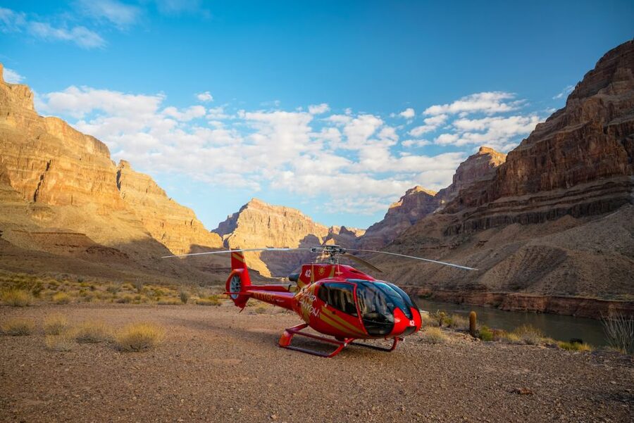 Las Vegas: Grand Canyon Helicopter Landing Tour - The approach through the Mojave Desert