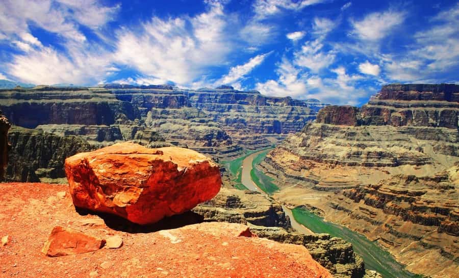 Las Vegas: Grand Canyon West, Hoover Dam & Optional Skywalk - Guides make the long road time easier