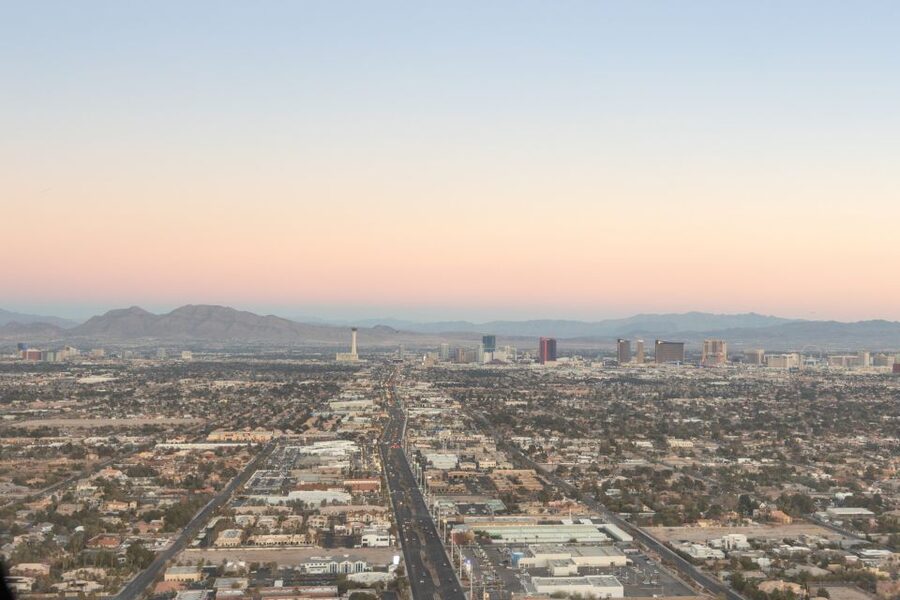 Las Vegas: Helicopter Night Flight over the Strip - The first lift over the Las Vegas Strip
