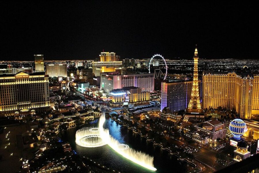 Las Vegas: Night Helicopter Flight over Las Vegas Strip - Who will enjoy this most?