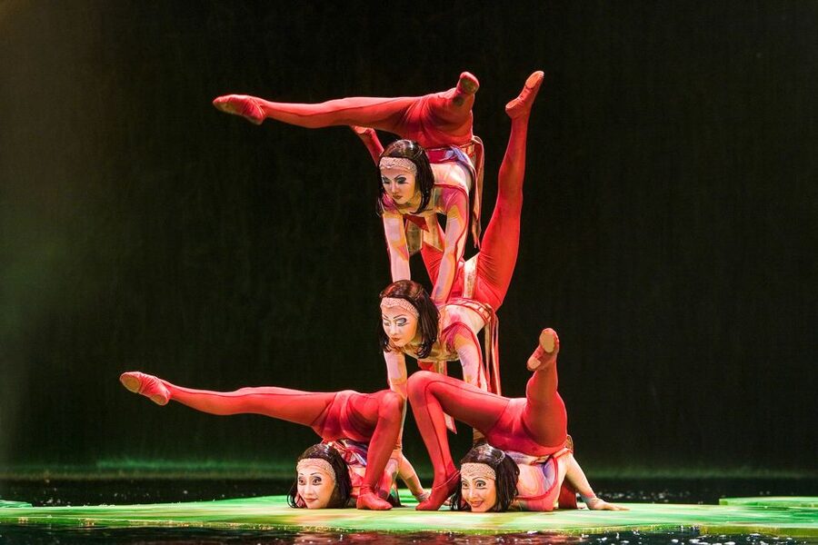 Las Vegas: “O” by Cirque du Soleil at Bellagio - How the water changes the pace of the show