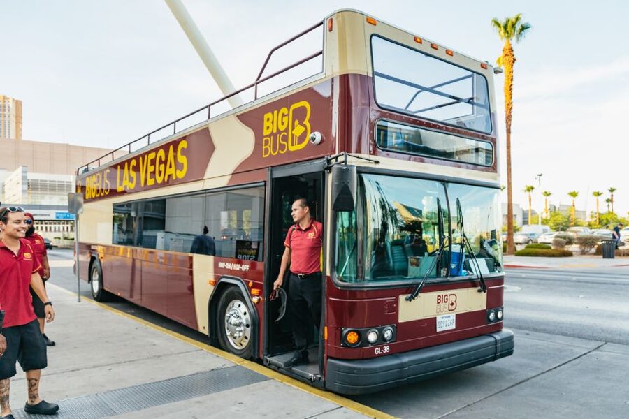 Las Vegas: Sightseeing Night Tour by Open-top Bus - Comfort, seating, and the short break