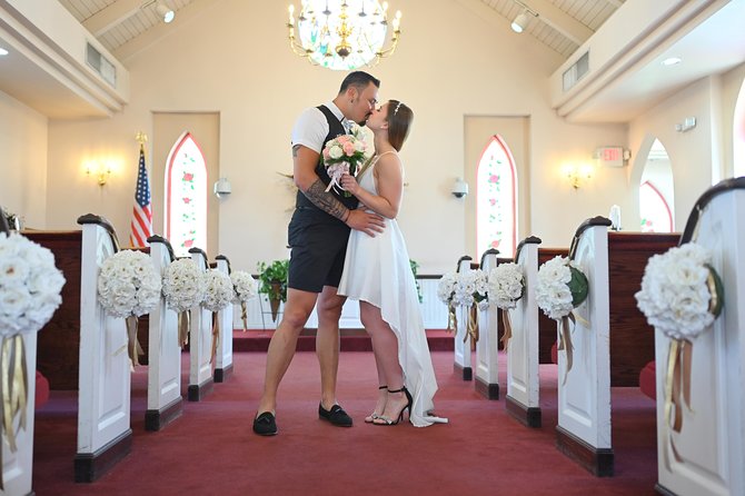 Las Vegas Wedding at A Special Memory Wedding Chapel - Choosing flowers, music, and Elvis