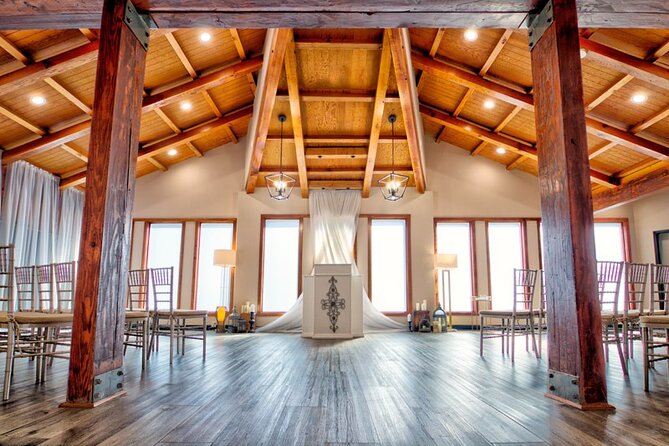 Las Vegas Wedding at The Little Vegas Chapel - A 30-minute ceremony with traditional music