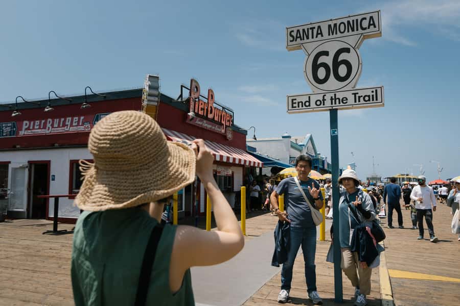 Los Angeles: Half-Day Best of LA Tour - What the guides add to the bus ride