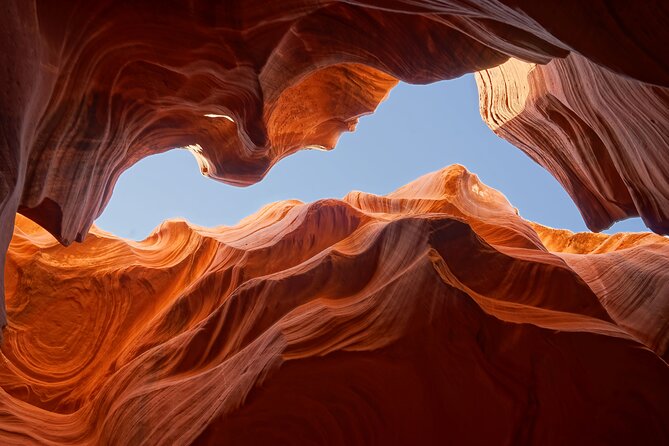 Lower Antelope Canyon Hiking Tour - Navajo guides add a human dimension