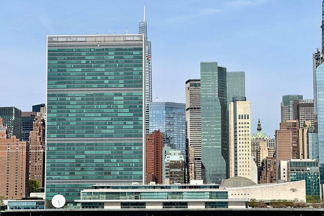 Manhattan Architecture Yacht Cruise - The Statue of Liberty and Ellis Island from the harbor