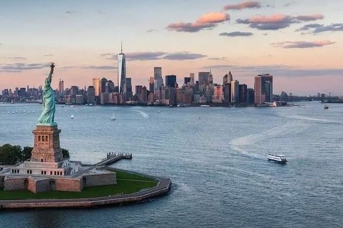 Manhattan Sky Tour: New York Helicopter Flight - Governor’s Island and New York Harbor