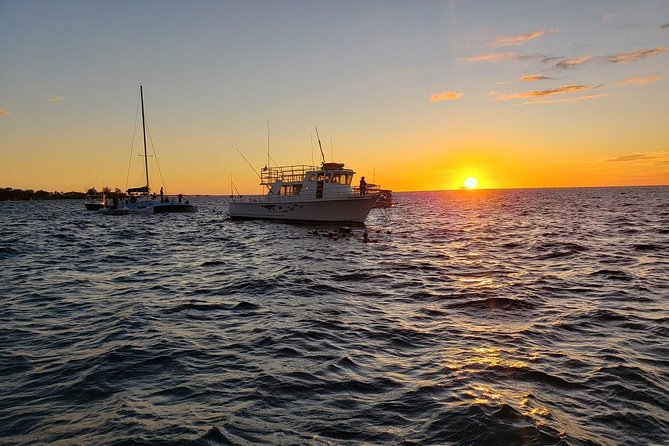 Manta Ray Night Snorkel in Kona - Snacks, Drinks, and the Warm Shower