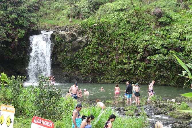 Maui: Famous Road to Hana Waterfalls and Lunch by Mercedes Van - The lava tube adds a different kind of stop