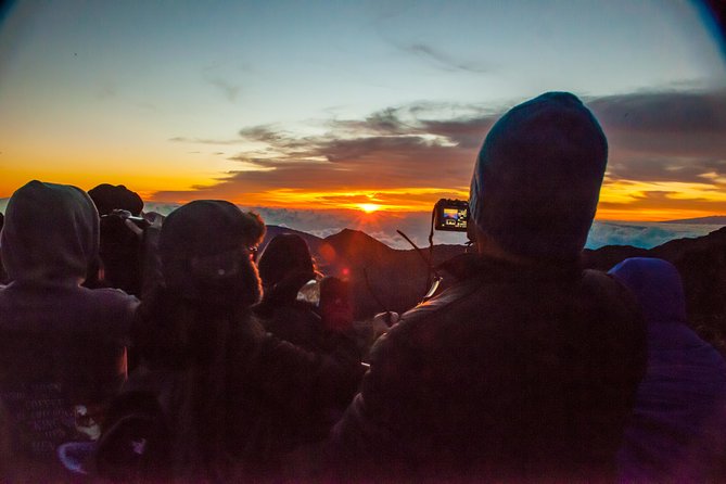 Maui: Haleakala Sunrise Spectacular with Local Breakfast - The 2:30 a.m. pickup and long road to the summit
