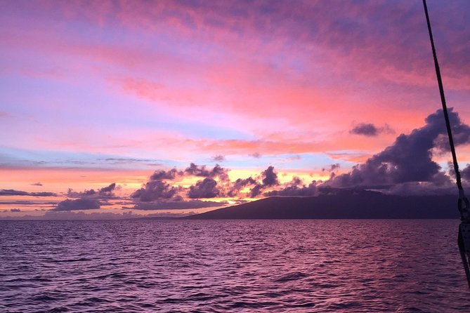 Maui: Original Sunset Cruise with Open Bar from Ka’anapali Beach - The included food is more than a token snack