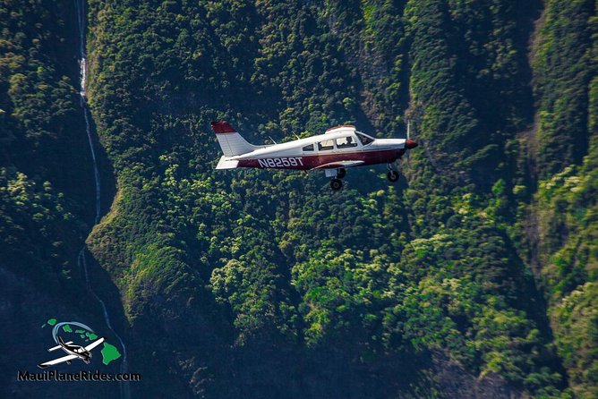 Maui -PRIVATE- Air Tour: 5 Islands: (2-5 people): SEE Even MORE! - Lanai, the shipwreck, and an older coast
