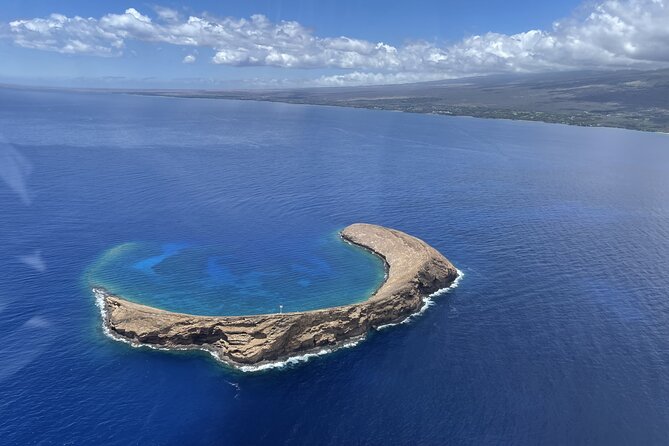 Maui -PRIVATE- Air Tour FUN: 3 Islands: (2-5 people): SEE it ALL! - Lava fields, flows, and volcanic shapes