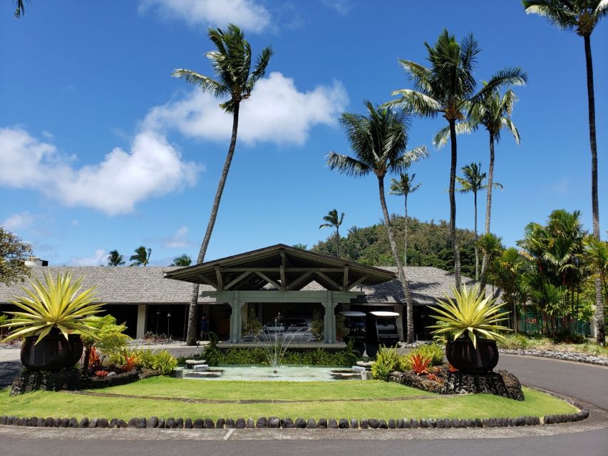 Maui: Road to Hana Adventure with Breakfast & Lunch - Breakfast, pickup, and the first stretch east