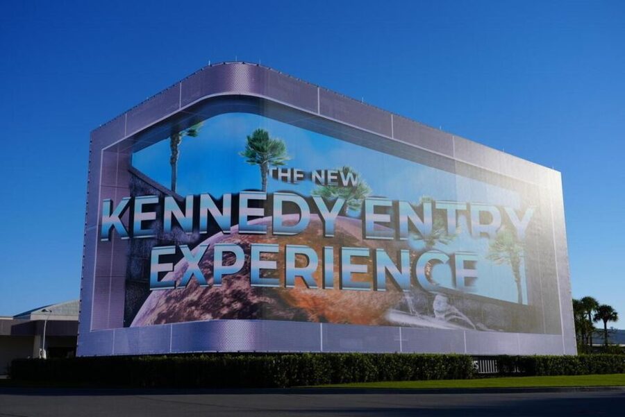 Merritt Island: Kennedy Space Center Visitor Complex Ticket - See the reimagined gantry at Launch Complex 39