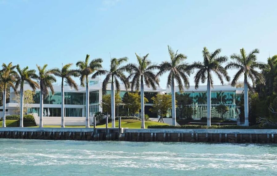 Miami: Biscayne Bay Millionaire's Homes Sightseeing Cruise - The boat, seating, and onboard atmosphere