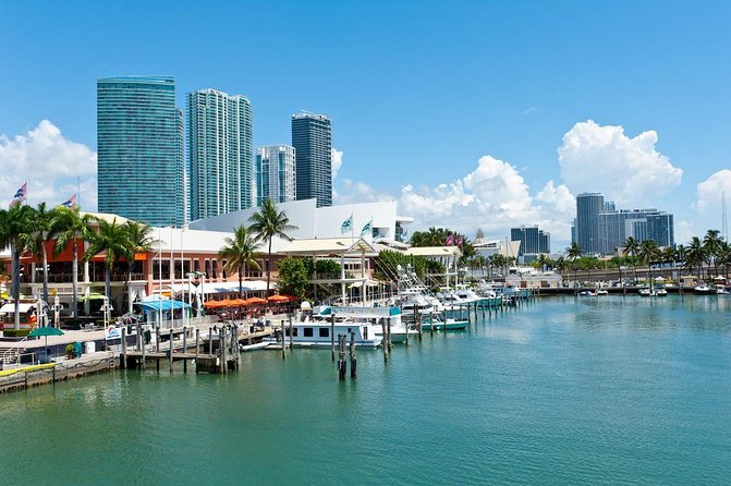 Miami Biscayne Bay rich and famous Sightseeing Boat Tour - Boarding a boat with up to 120 passengers