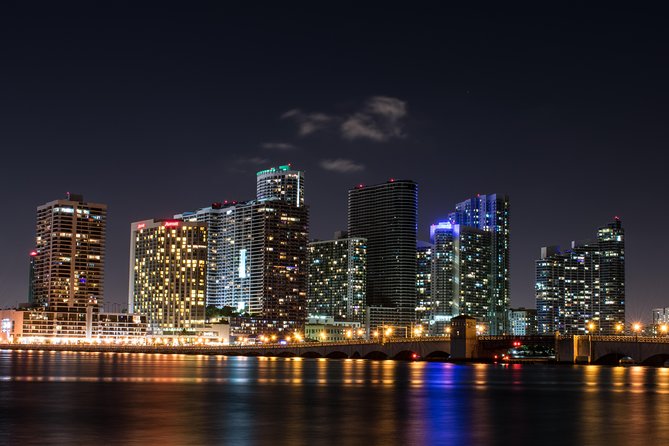 Miami: Open-top Bus Sightseeing Night Tour with Live Guide - Star Island and the celebrity-home views