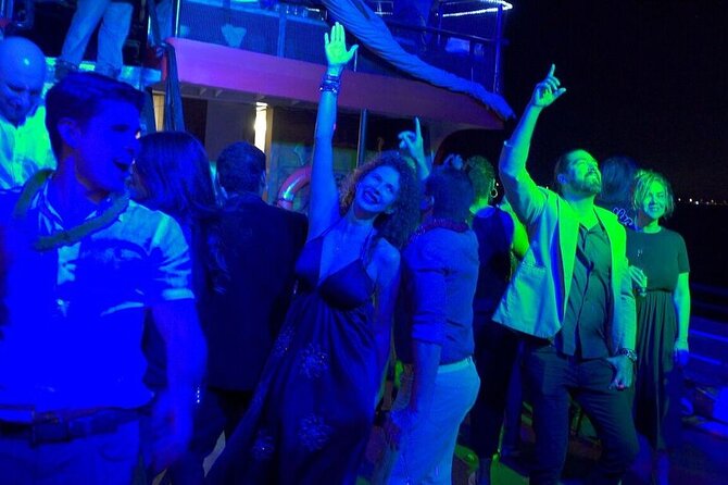 Miami Party Boat Cruise Music & Skyline Views - Drinks, snacks, and the short evening format