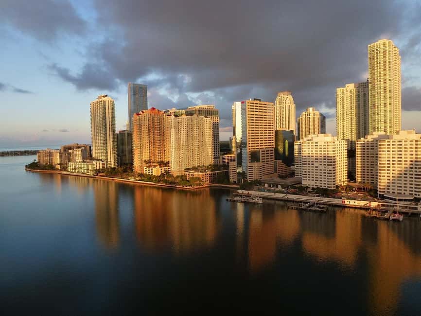 Miami Skyline Cruise of Millionaire Homes - Hibiscus Island, Star Island, and the Millionaire Homes