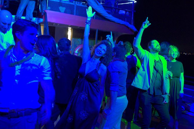 Miami Skyline Views and Biscayne Bay Cruise - Choosing the champagne package