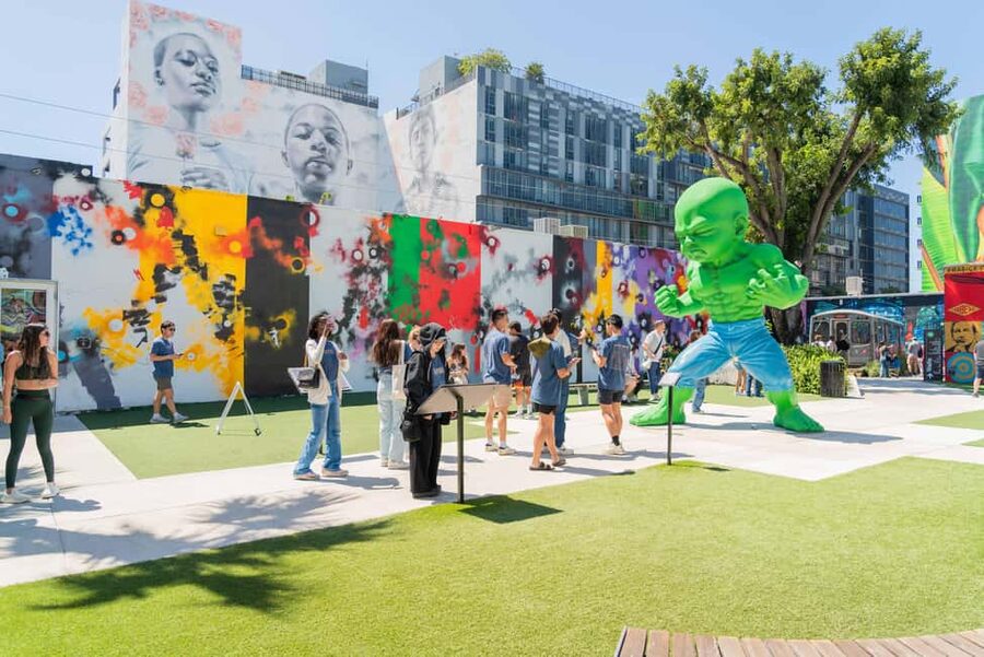 Miami: Wynwood Walls Skip-the-Line Ticket - Walking the outdoor walls